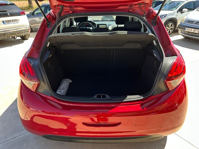 PEUGEOT 208 ALLURE 1.2 E-THP AUTO SPANISH LHD IN SPAIN 113000 MILES SUPERB 2015